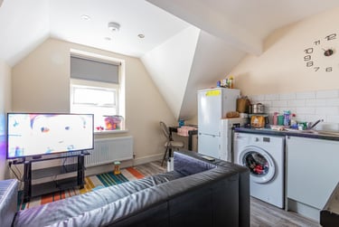 2 bed house, Cyril Crescent, Adamstown, Cardiff, CF241DQ - Image 2